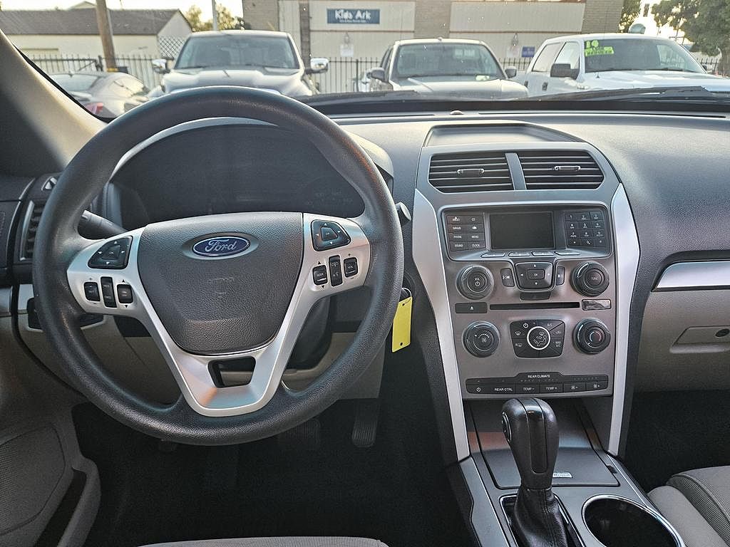 2015 Ford Explorer Base image 5
