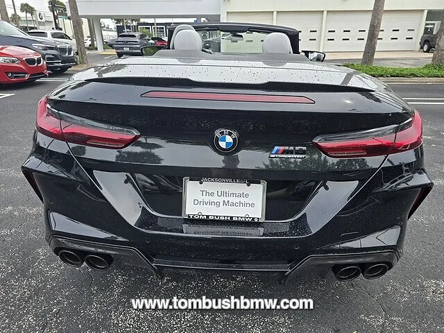 2022 BMW M8