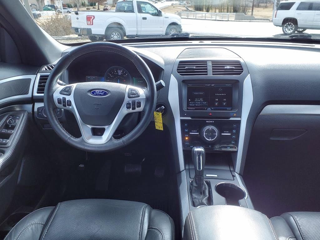 2015 Ford Explorer Sport image 11