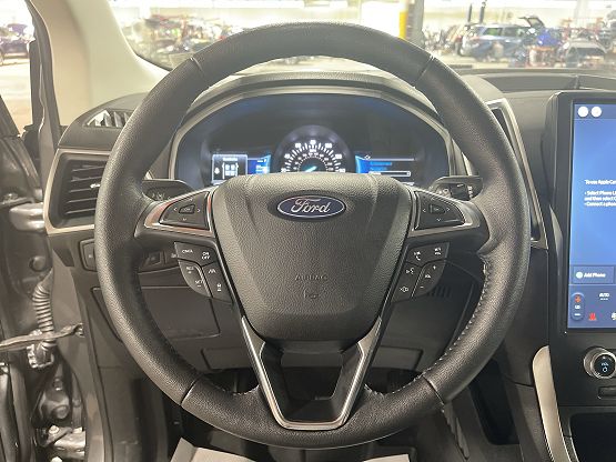 2022 Ford Edge SEL photo 3