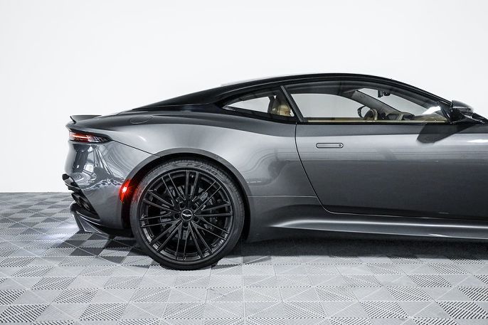 2020 Aston Martin DBS