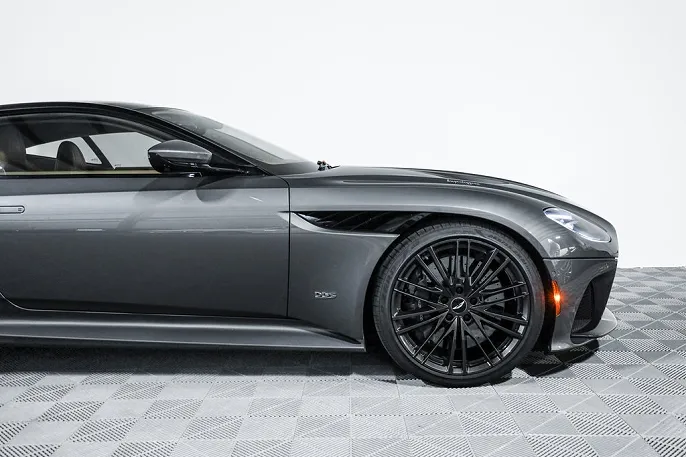 2020 Aston Martin DBS