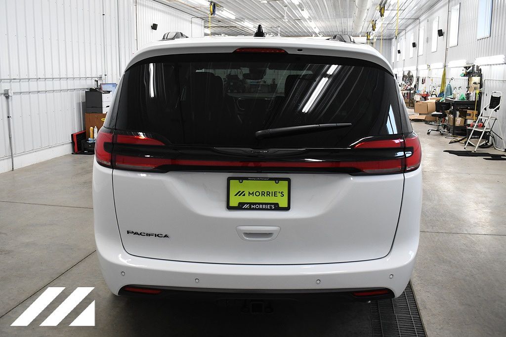2024 Chrysler Pacifica Touring-L image 5