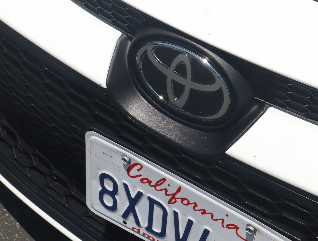 2022 Toyota Corolla LE image 1