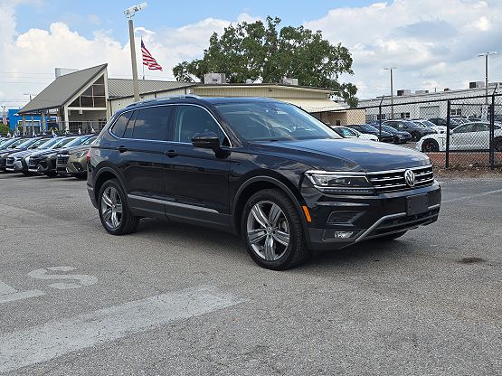 2019 Volkswagen Tiguan SEL Premium photo 2