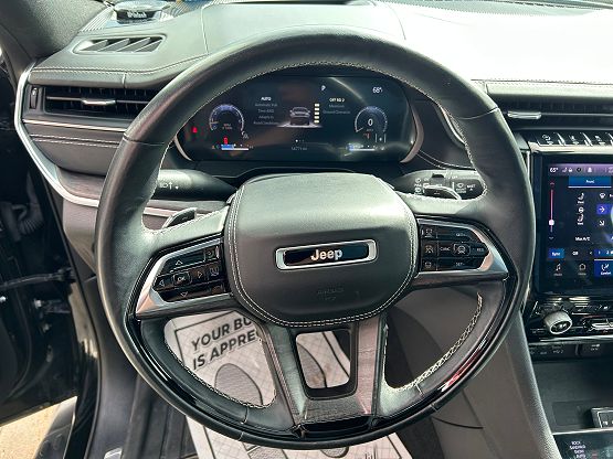 2021 Jeep Grand Cherokee Overland photo 2