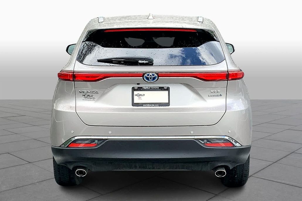2022 Toyota Venza XLE image 3