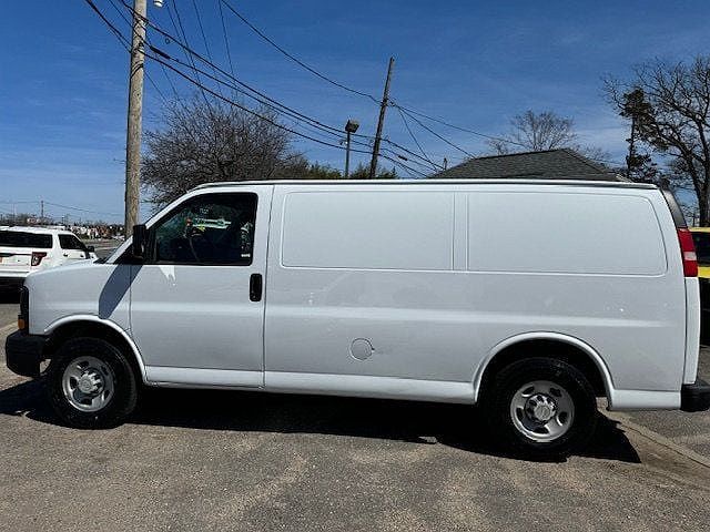 2007 Chevrolet Express 2500 image 9