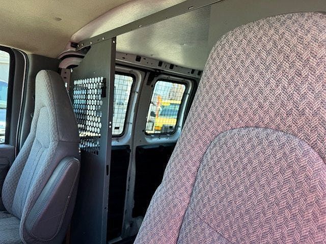 2007 Chevrolet Express 2500 image 32