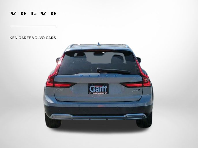 2025 Volvo V90