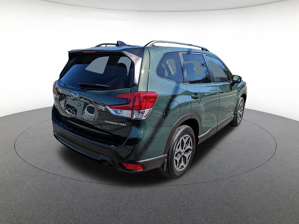 2024 Subaru Forester Premium image 2