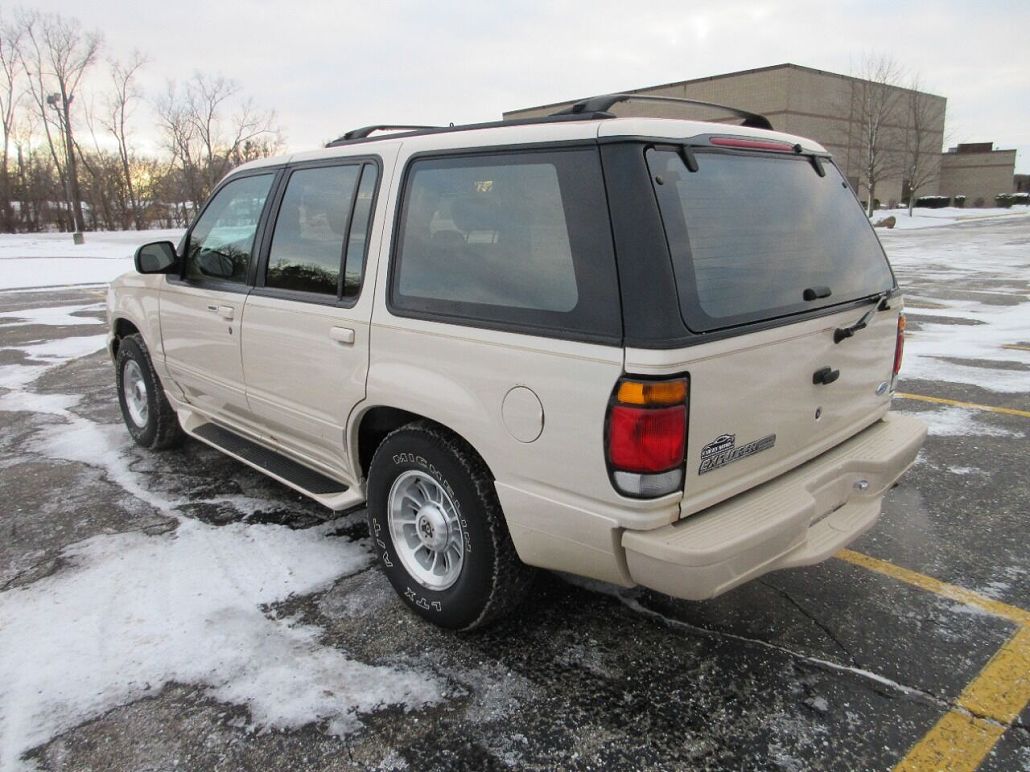1996 Ford Explorer Limited Edition image 2