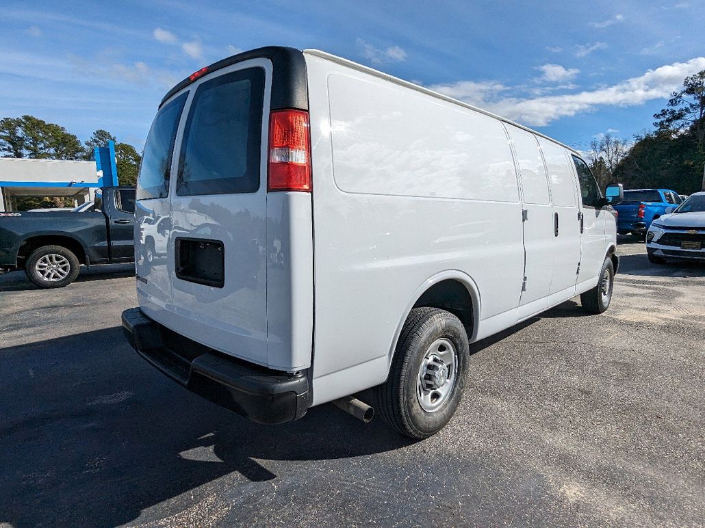 2021 Chevrolet Express 2500 image 3