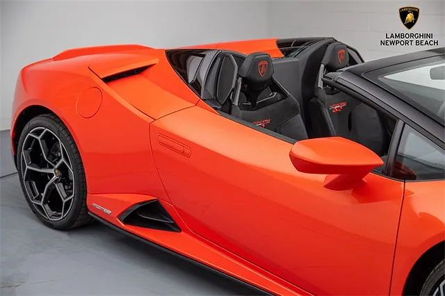 2022 Lamborghini Huracan EVO image 2