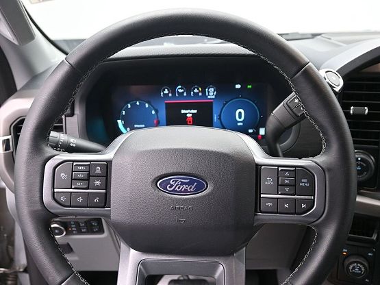 2025 Ford F-150 XLT photo 11