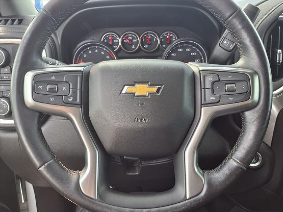 2021 Chevrolet Silverado 1500 LT photo 2