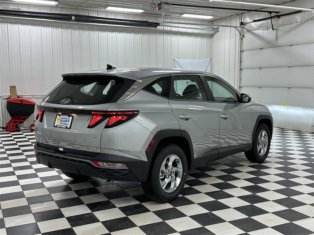 2024 Hyundai Tucson SE image 2