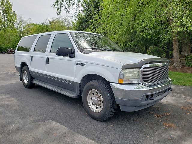 2004 Ford Excursion XLT image 0
