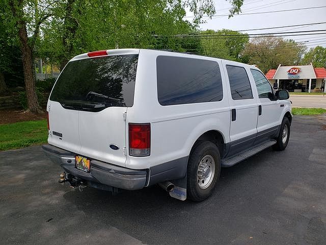 2004 Ford Excursion XLT image 2