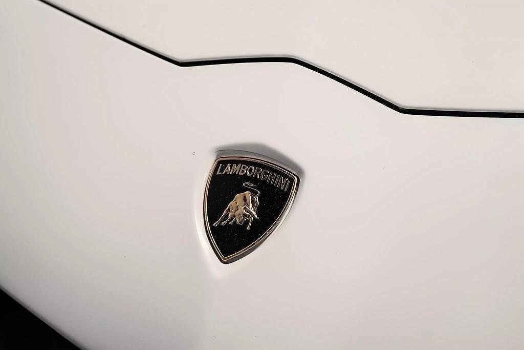 2016 Lamborghini Aventador LP700 image 14