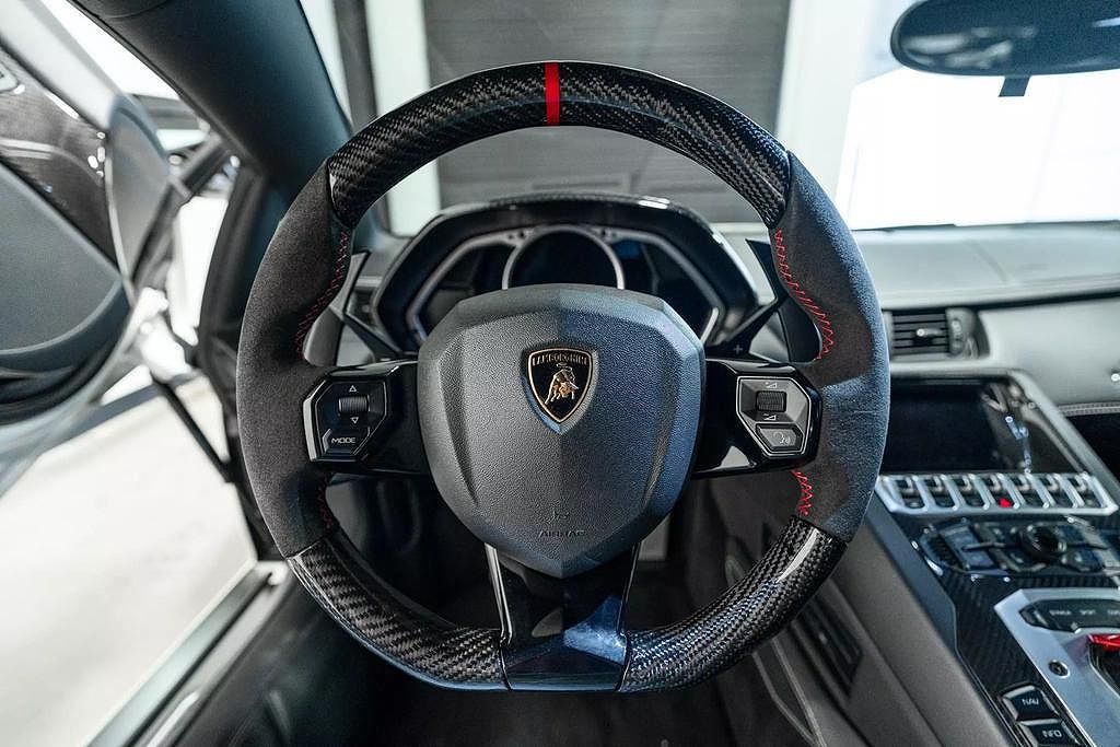 2016 Lamborghini Aventador LP700 image 18