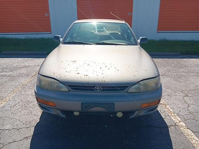 1995 Toyota Camry DX image 2