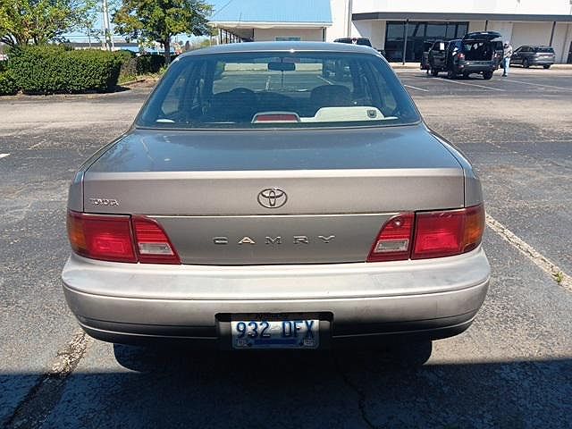 1995 Toyota Camry DX image 5