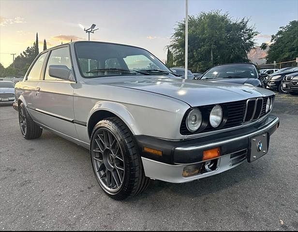 1988 BMW 3 Series 325is image 0