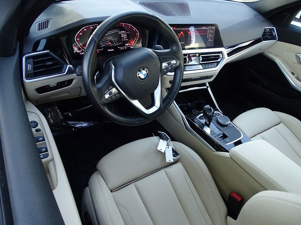 2019 BMW 3 Series 330i image 4