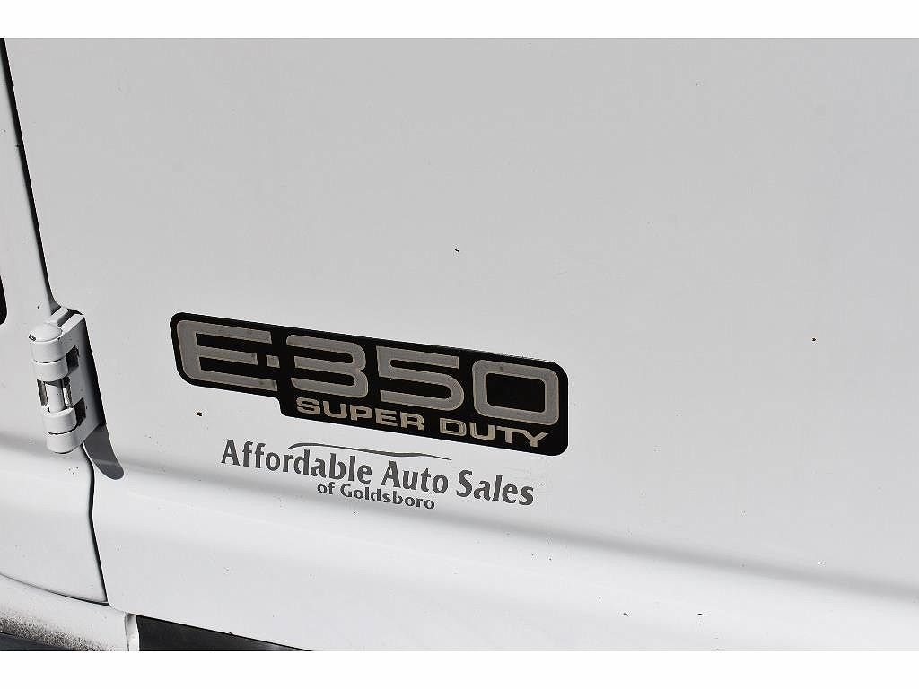 2003 Ford Econoline E-350 image 19