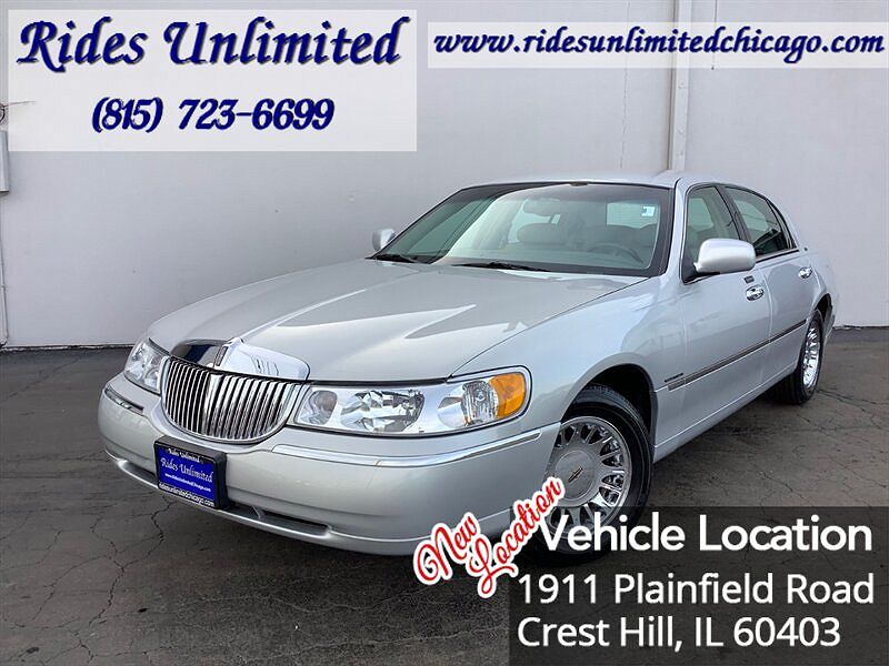 2001 Lincoln Town Car Cartier image 0