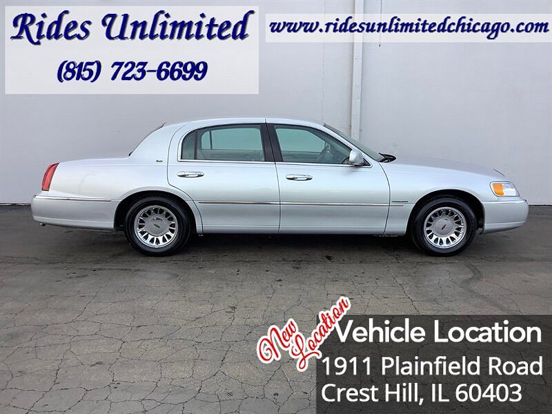 2001 Lincoln Town Car Cartier image 3