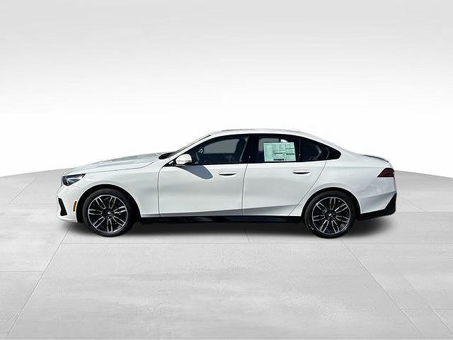 2024 BMW 5 Series 530i image 2
