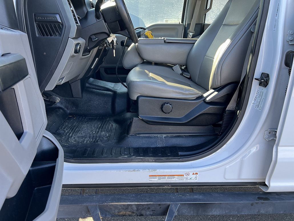2019 Ford F-550 XL image 3