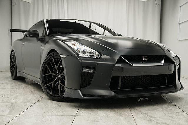 2019 Nissan GT-R Pure image 0