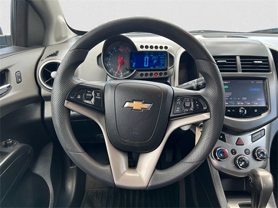 2016 Chevrolet Sonic LT photo 5