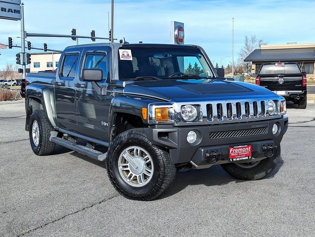 2010 Hummer H3T null image 1