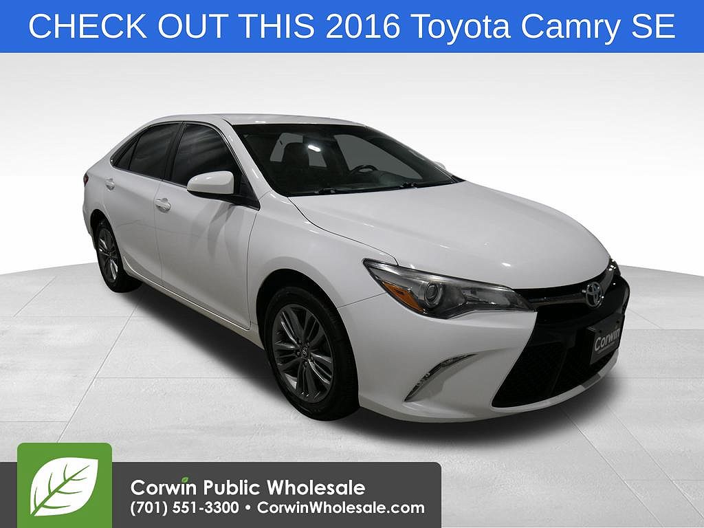 2016 Toyota Camry SE image 0