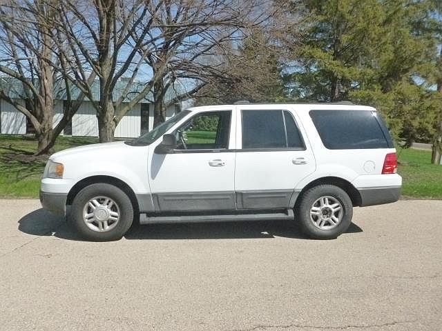 2004 Ford Expedition XLT image 2