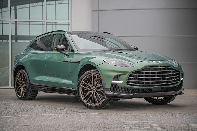 2025 Aston Martin DBX