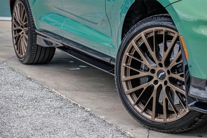 2025 Aston Martin DBX