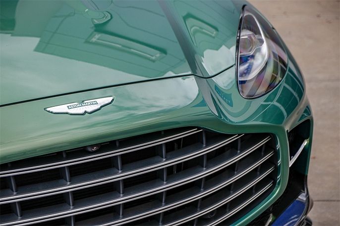 2025 Aston Martin DBX
