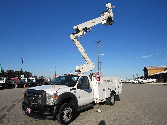 2016 Ford F-550 null image 2
