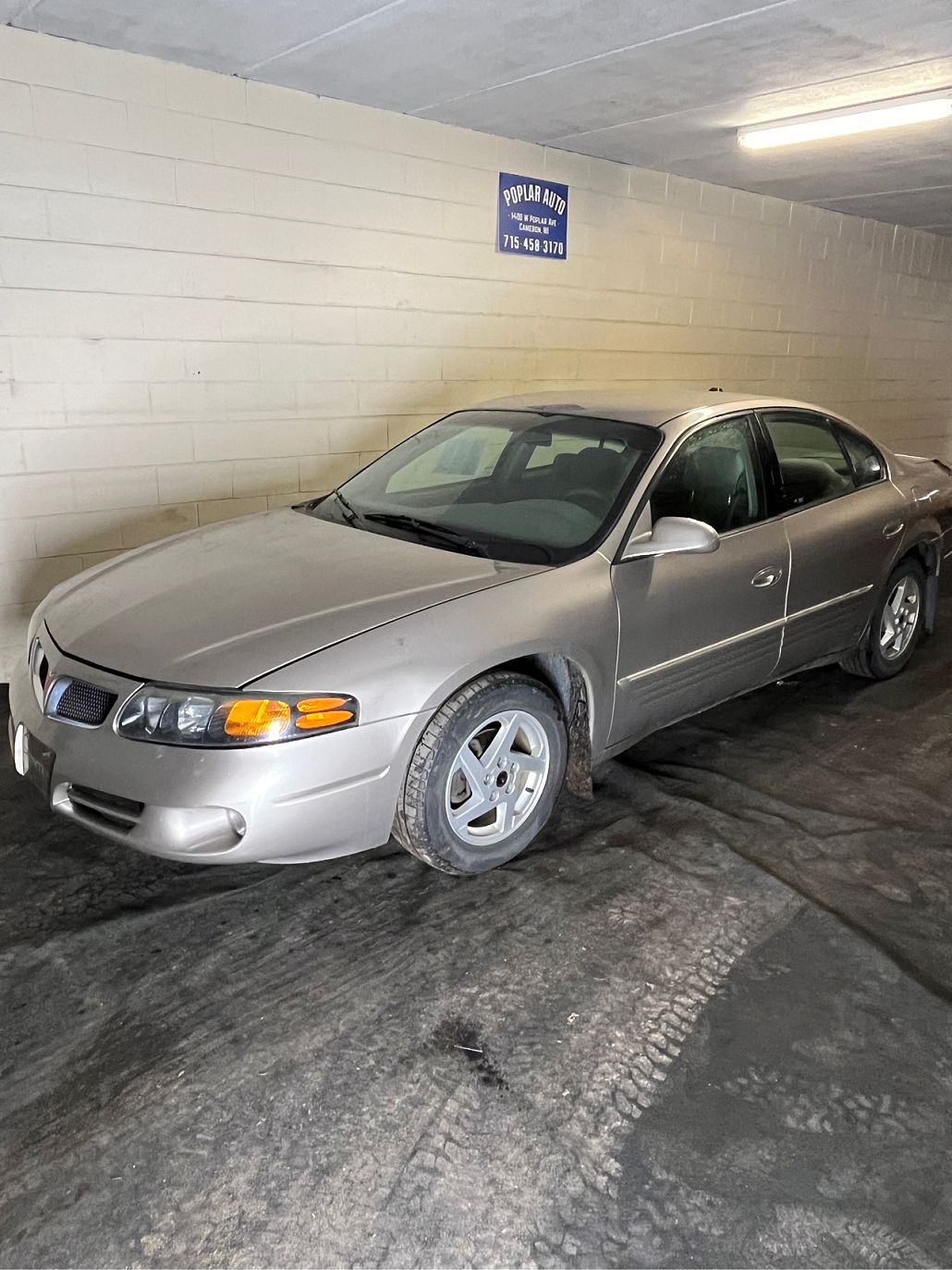 2004 Pontiac Bonneville SE image 2