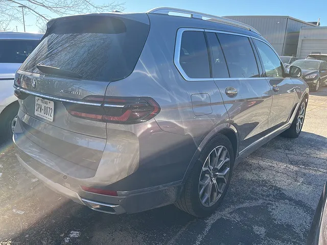 2023 BMW X7