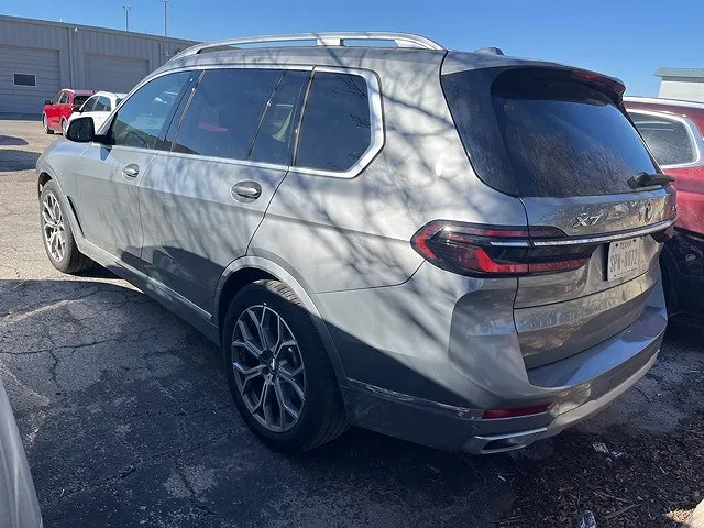 2023 BMW X7