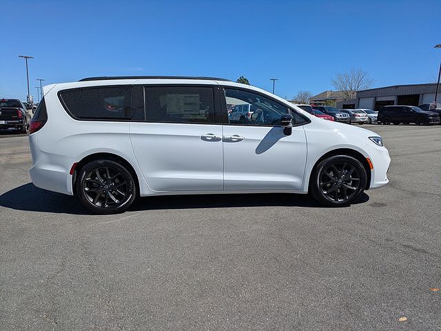 2026 Chrysler Pacifica