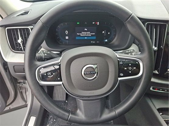 2025 Volvo XC60 B5 Plus photo 10