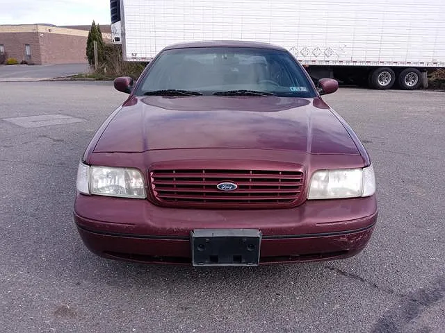 2004 Ford Crown Victoria LX image 1