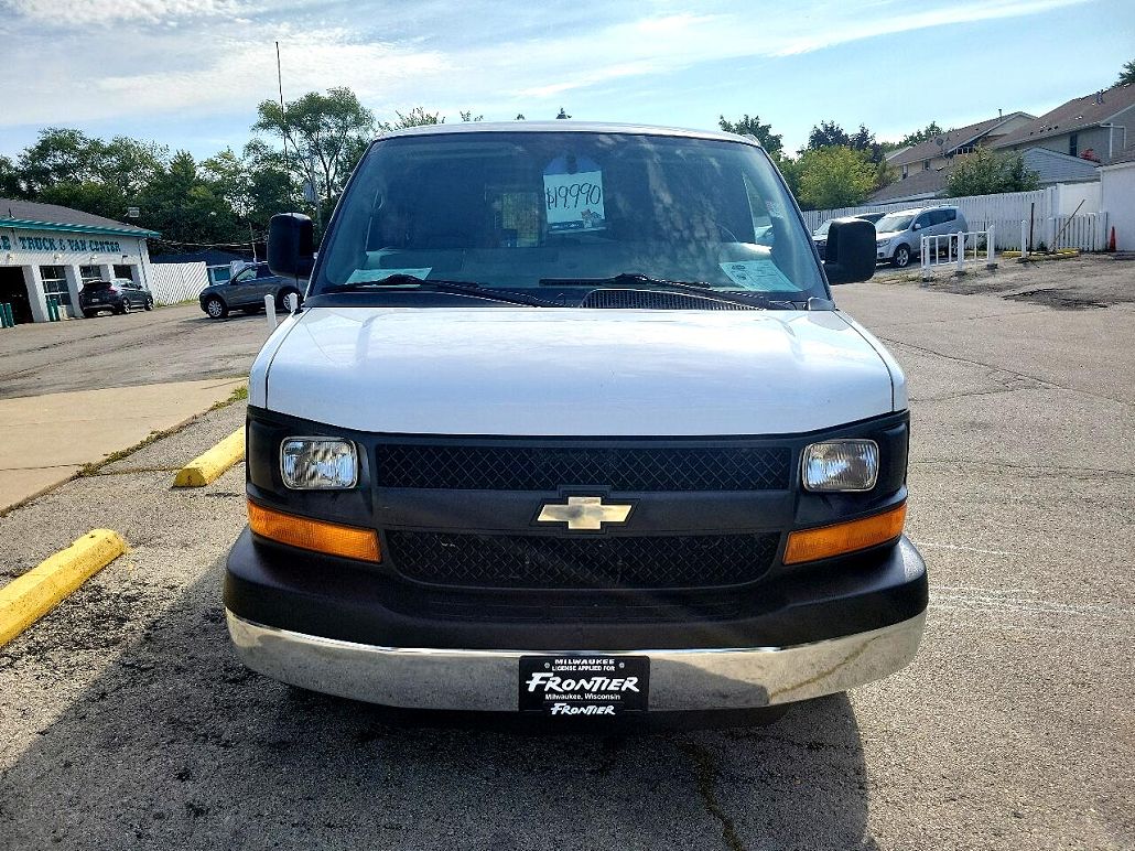 2014 Chevrolet Express 2500 image 2